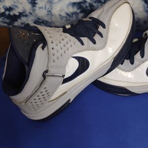 LeBron Solider 5 Nike  Athletic Shoes Size 9.5